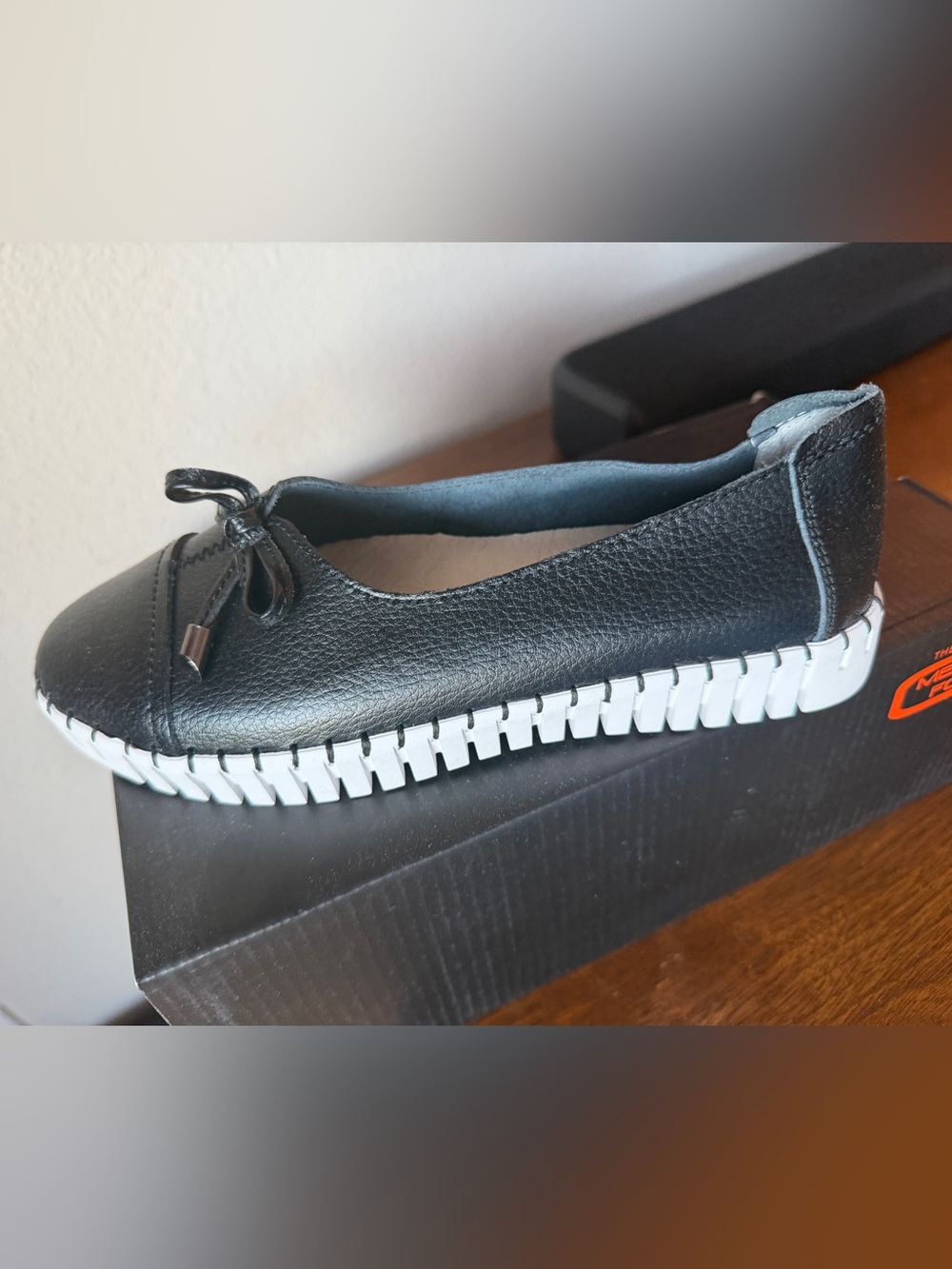 👉🏼NWT👈🏼 Bernie Mev Slip-On Black Leather Flat Loafers Size:7
